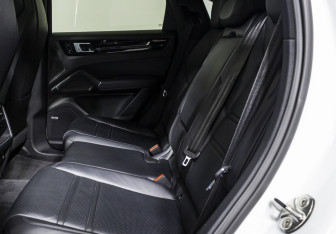 Подержанный автомобиль Porsche Cayenne 2019 года (19 фото)