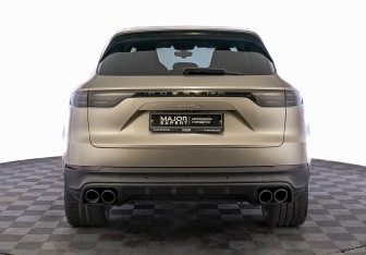 Подержанный автомобиль Porsche Cayenne 2018 года (6 фото)