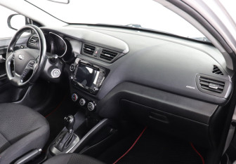 Подержанный автомобиль Kia Rio Sedan 2016 года (8 фото)