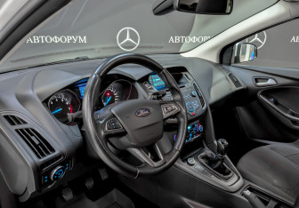 Подержанный автомобиль Ford Focus Hatchback 2018 года (16 фото)