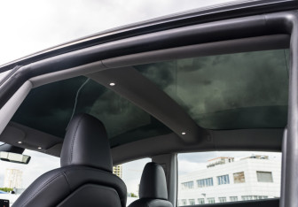 Подержанный автомобиль Tesla Model 3 2025 года (21 фото)