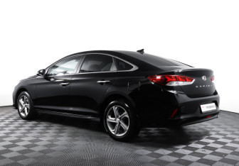 Подержанный автомобиль Hyundai Sonata 2019 года (7 фото)