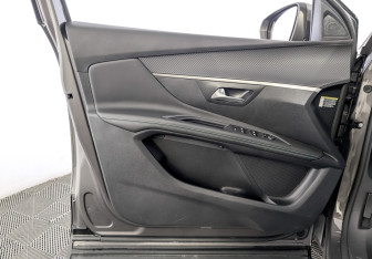 Подержанный автомобиль Peugeot 5008 Suv 2021 года (19 фото)