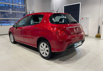 Подержанный автомобиль Peugeot 308 Hatchback 2011 года (6 фото)