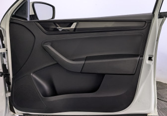 Подержанный автомобиль Skoda Rapid Liftback 2019 года (24 фото)