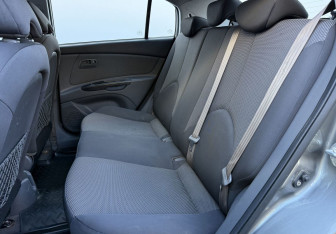 Подержанный автомобиль Kia Rio Hatchback 2011 года (11 фото)