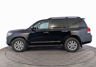 Подержанный автомобиль Toyota Land Cruiser Suv 2018 года (8 фото)