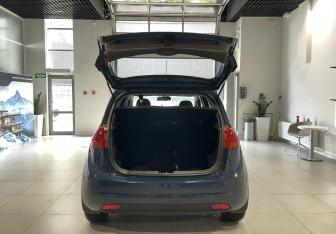 Подержанный автомобиль Kia Venga 2012 года (7 фото)