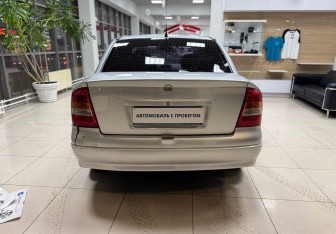 Подержанный автомобиль Chevrolet Viva 2005 года (5 фото)