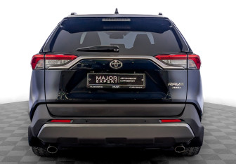 Подержанный автомобиль Toyota RAV4 2019 года (6 фото)