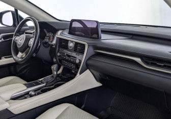 Подержанный автомобиль Lexus RX 2021 года (13 фото)