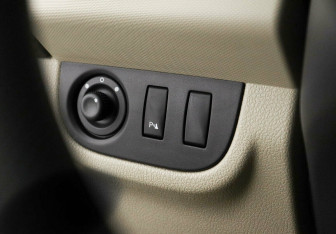 Подержанный автомобиль Renault Logan Sedan 2016 года (12 фото)