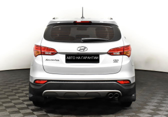 Подержанный автомобиль Hyundai Santa Fe 2015 года (6 фото)