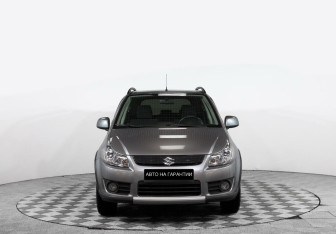 Подержанный автомобиль Suzuki SX4 Hatchback 2013 года (2 фото)