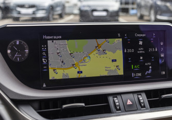 Подержанный автомобиль Lexus ES 2019 года (18 фото)