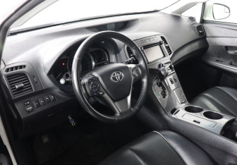 Подержанный автомобиль Toyota Venza 2015 года (9 фото)