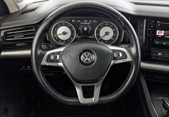 Подержанный автомобиль Volkswagen Touareg 2019 года (22 фото)
