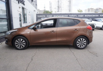 Подержанный автомобиль Kia Ceed Hatchback 2016 года (8 фото)