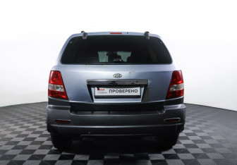 Подержанный автомобиль Kia Sorento 2004 года (6 фото)