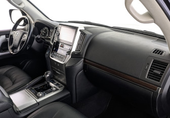 Подержанный автомобиль Toyota Land Cruiser Suv 2019 года (13 фото)