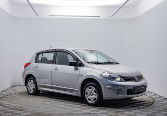 Подержанный автомобиль Nissan Tiida Hatchback 2011 года (3 фото)