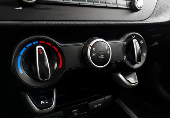 Подержанный автомобиль Kia Rio Hatchback 2021 года (20 фото)