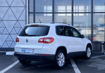 Подержанный автомобиль Volkswagen Tiguan 2010 года (5 фото)