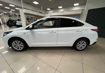 Подержанный автомобиль Hyundai Solaris Sedan 2021 года (8 фото)