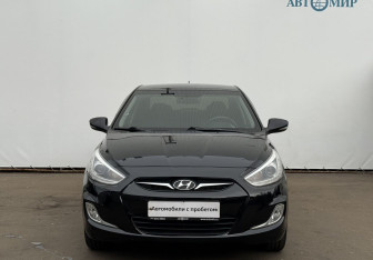 Подержанный автомобиль Hyundai Solaris Sedan 2013 года (2 фото)