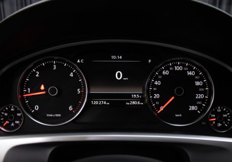 Подержанный автомобиль Volkswagen Touareg 2015 года (13 фото)
