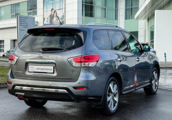 Подержанный автомобиль Nissan Pathfinder 2014 года (5 фото)