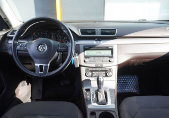 Подержанный автомобиль Volkswagen Passat Sedan 2011 года (13 фото)