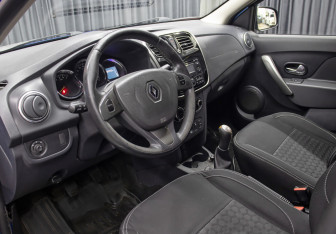 Подержанный автомобиль Renault Logan Sedan 2014 года (16 фото)