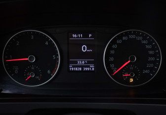 Подержанный автомобиль Volkswagen Caravelle 2016 года (11 фото)