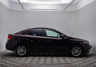 Подержанный автомобиль Kia Cerato Sedan 2010 года (4 фото)