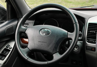Подержанный автомобиль Toyota Land Cruiser Prado 2004 года (14 фото)