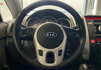Подержанный автомобиль Kia Venga 2012 года (14 фото)