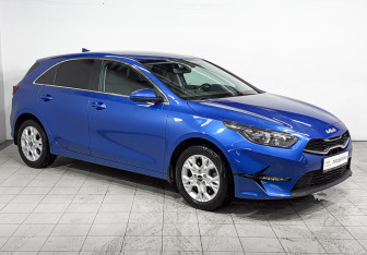 Подержанный автомобиль Kia Ceed Hatchback 2022 года (3 фото)