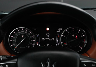 Подержанный автомобиль Maserati Levante 2021 года (34 фото)