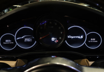 Подержанный автомобиль Porsche Cayenne 2018 года (29 фото)