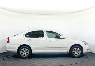 Подержанный автомобиль Skoda Octavia Liftback 2011 года (4 фото)