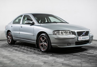 Подержанный автомобиль Volvo S60 2007 года (3 фото)