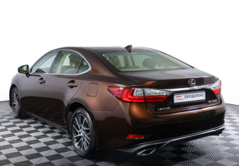 Подержанный автомобиль Lexus ES 2017 года (7 фото)