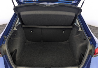 Подержанный автомобиль Skoda Rapid Liftback 2021 года (10 фото)