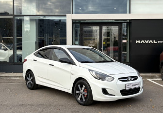 Подержанный автомобиль Hyundai Solaris Sedan 2013 года (3 фото)