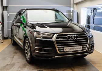 Подержанный автомобиль Audi Q7 2017 года (3 фото)