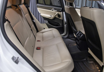 Подержанный автомобиль BMW X3 2016 года (12 фото)