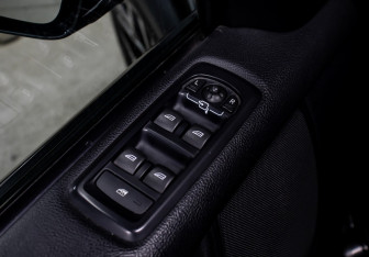 Подержанный автомобиль Land Rover Discovery 2014 года (18 фото)