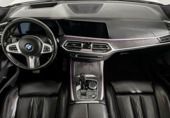 Подержанный автомобиль BMW X7 2021 года (11 фото)