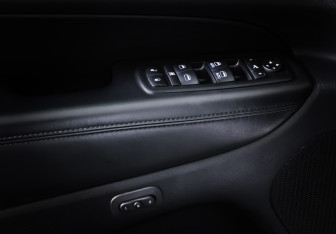 Подержанный автомобиль Jeep Grand Cherokee 2012 года (20 фото)